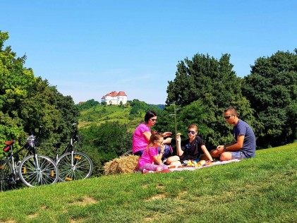 Piknik s pogledom na Dvor Veliki Tabor, autor: Jasenka Haleuš