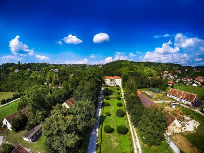 Dvorac Vranyczany-Dobrinović, Laduč